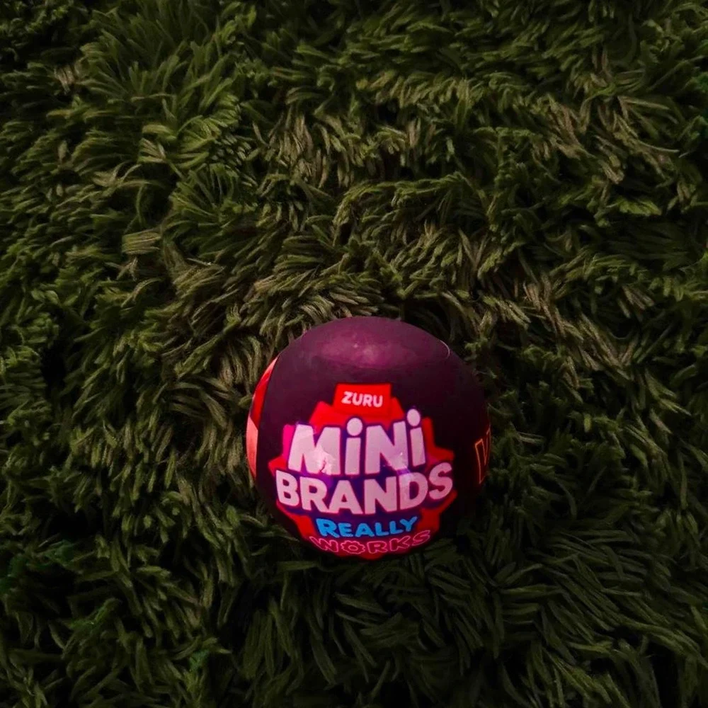 4 ZURU Mini Brands Really Works Vinyl Capsule Ball
